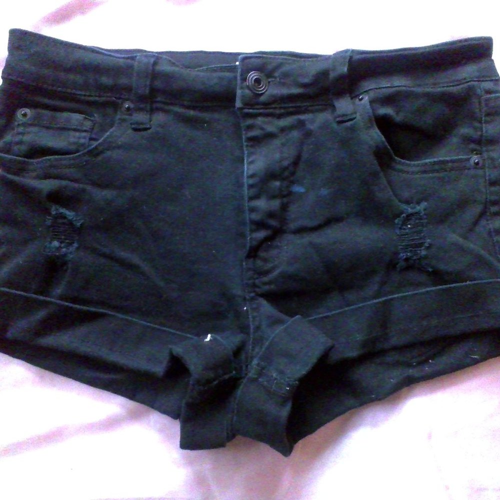 celebrity pink "the honey" jean shorts